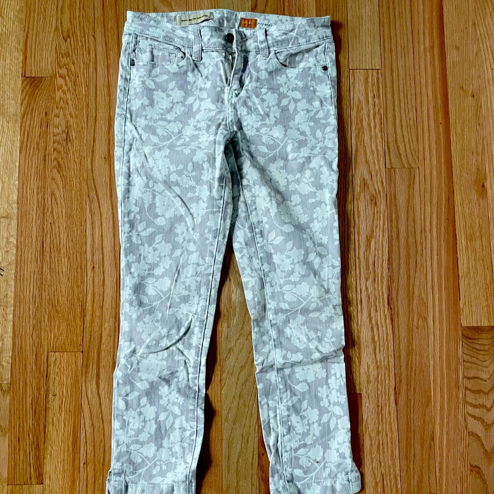Cute printed skinny cropped jeans!